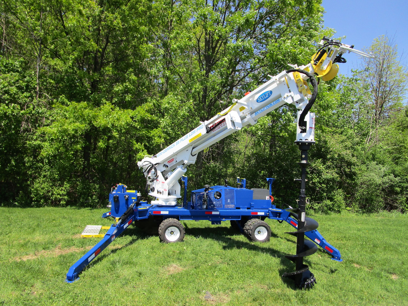 MD 4000 Plus Low Pro Wheel Driven Digger Derrick